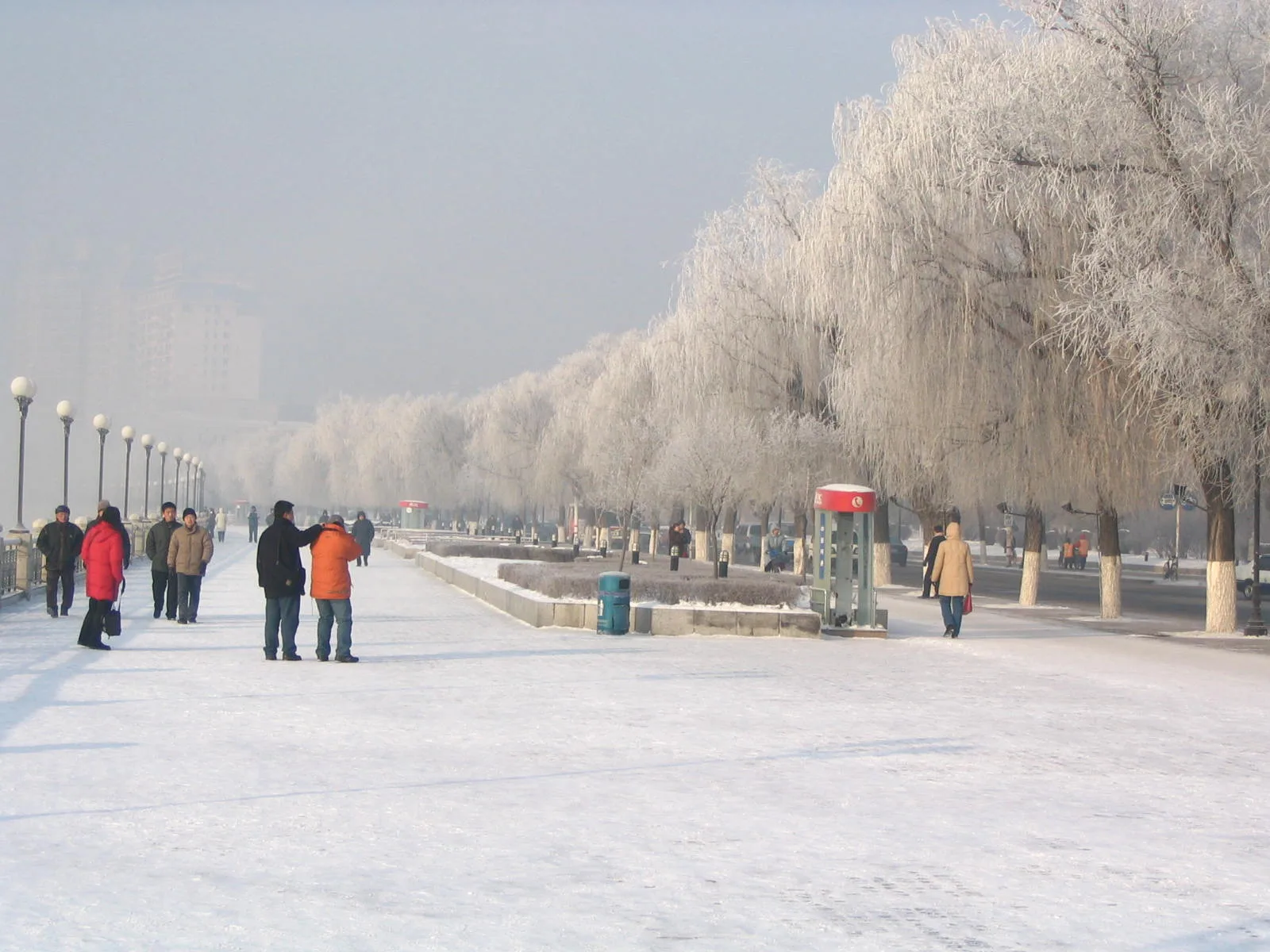 Ink-wash illustration of the Songhua River through autumn and winter